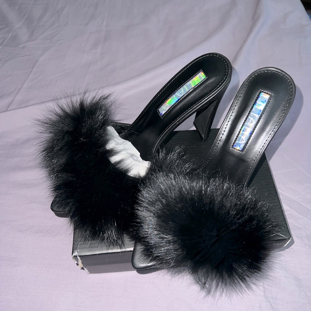 LILIANABlack Faux Fur Detail High Heel size 8